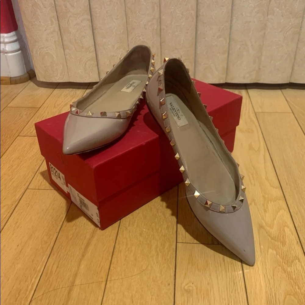 Valentino Rockstud pointed toe nude flats